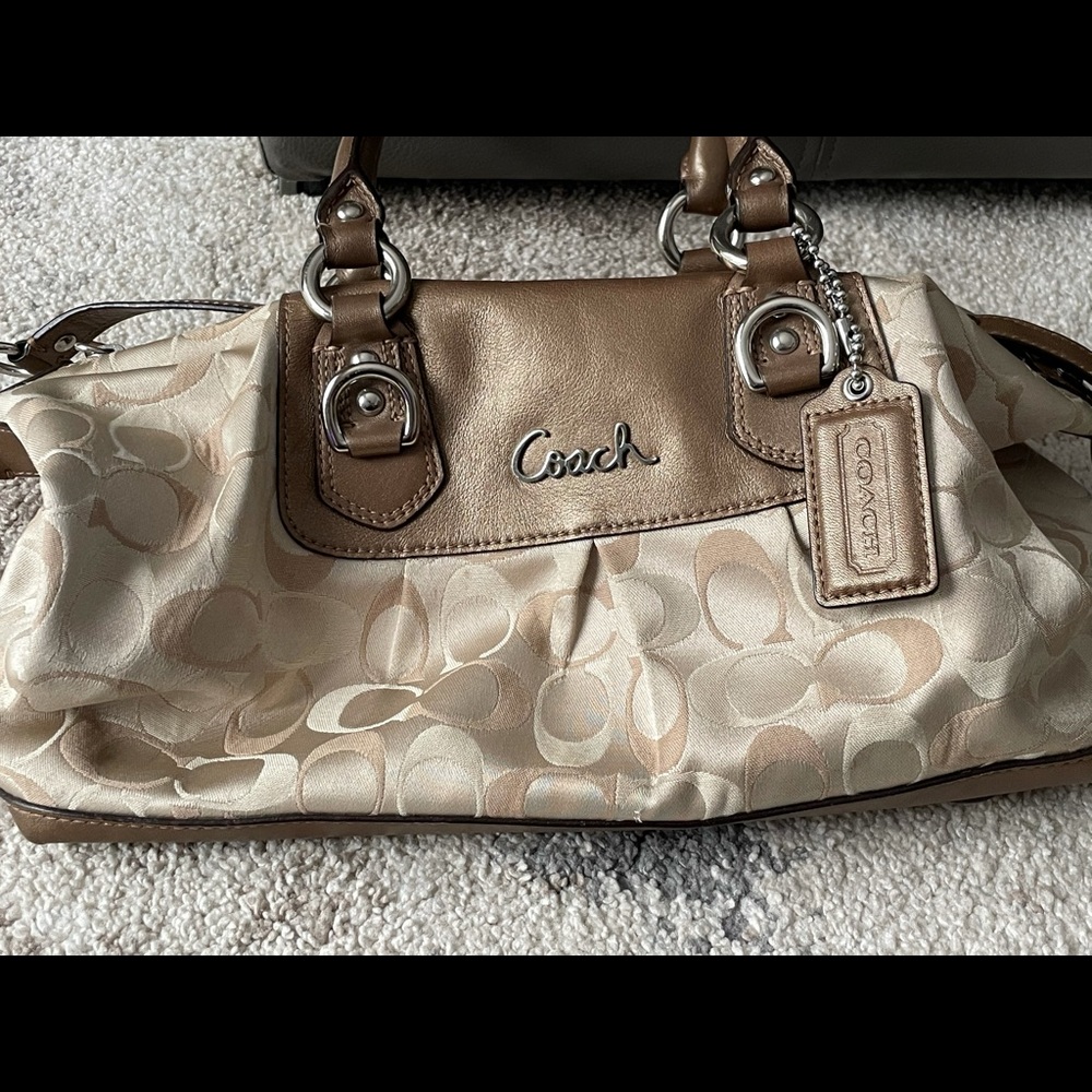 Coach classic shoulder bag